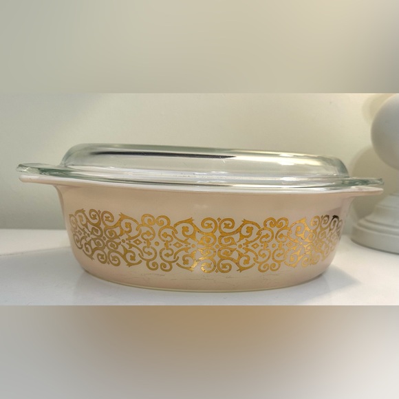 Vtg PYREX #045 Beige Bramble Casserole Dish W/Lid Gold Scroll 2.5 Quart Ovenware - Picture 1 of 15